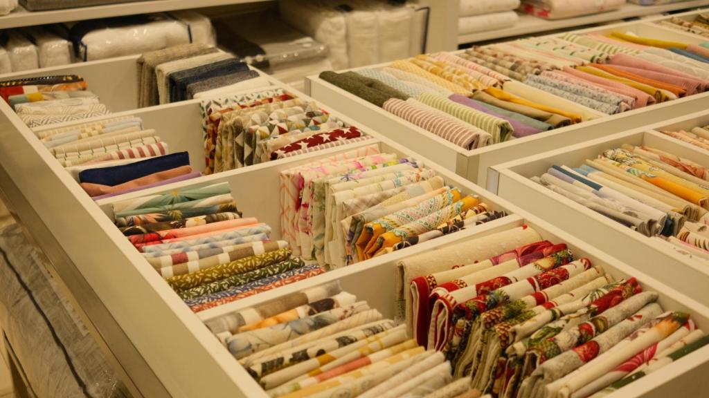 Artículos textiles que vende El Baúl de la Abuela.