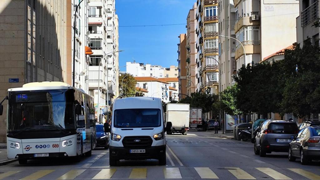 Tráfico en la calle Eugenio Gross, que desde el 12 de noviembre quedará cortada al tráfico.