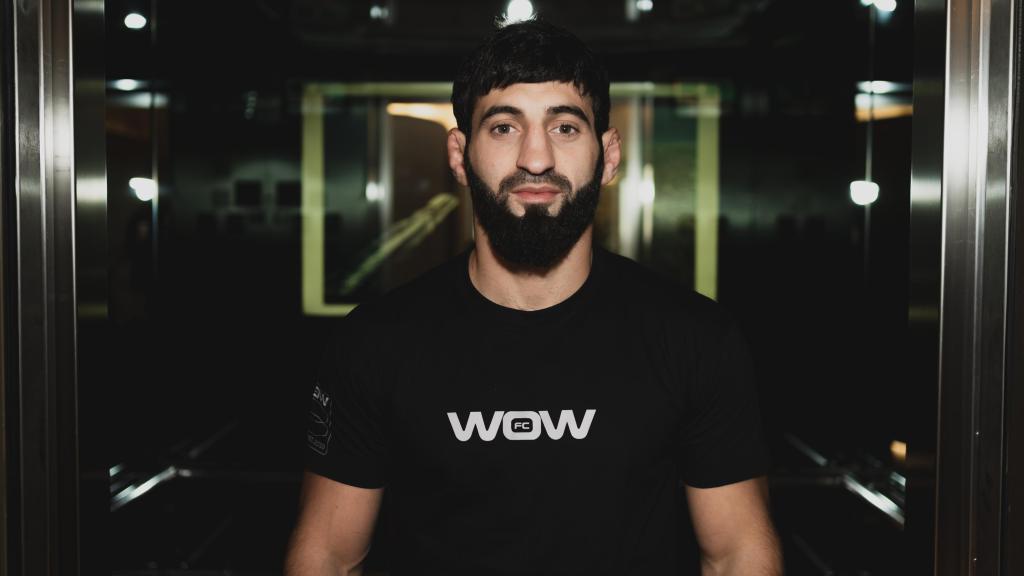 Umakhan Ibragimov posa para la cámara de EL ESPAÑOL