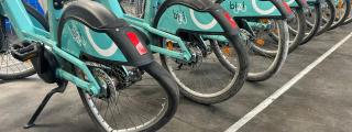 Algunas bicicletas en el taller de Serveo, en Zaragoza.