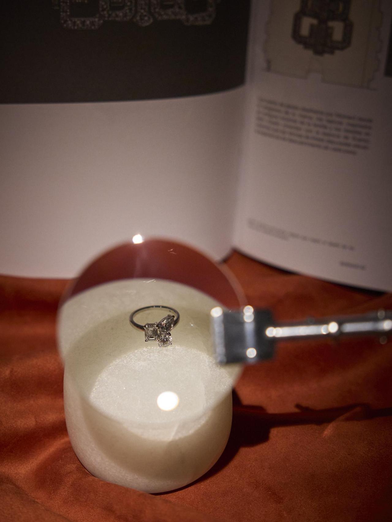 Suarez rindió homenaje a su herencia artesana en Madrid.