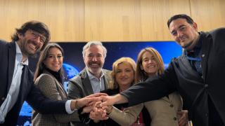 David Blazquez y Paula Bueno (AWS), Jorge Azcón (Gobierno de Aragón), Rosa Bolea (Universidad de Zaragoza), Marta Ríos (Gobierno de Aragón) y Javier Fabra (Universidad)
