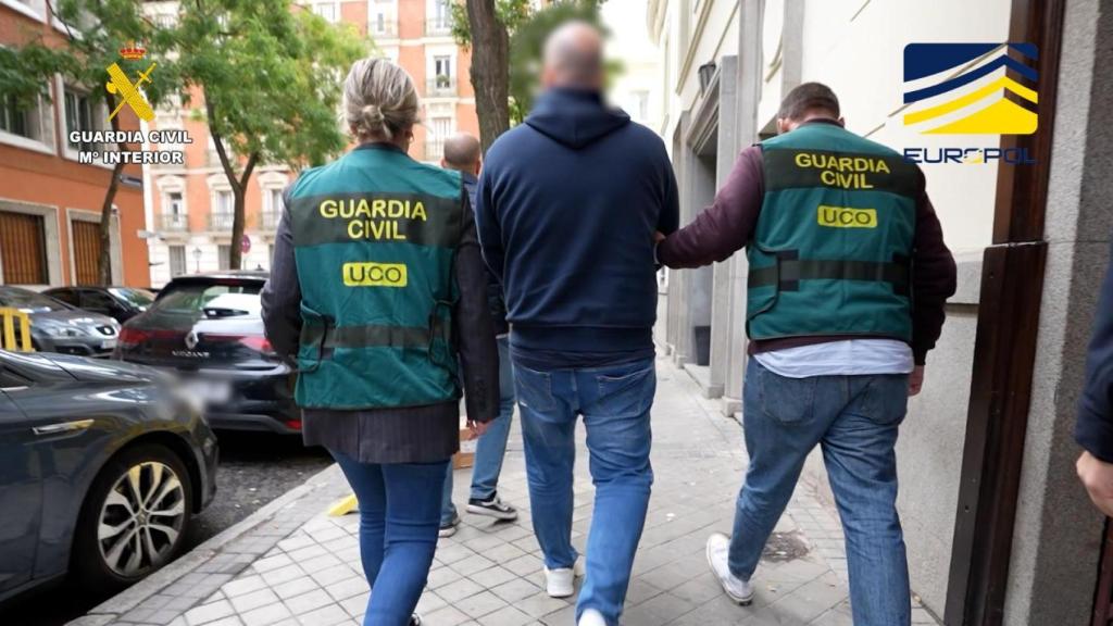 Momento de la detención de Álvaro Romillo por parte de agentes de la UCO.