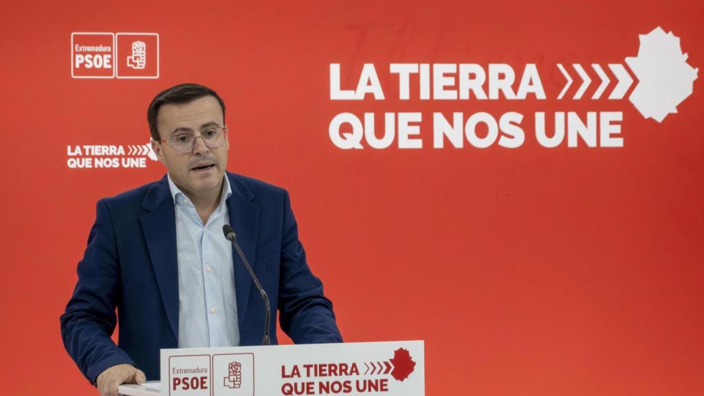 - El candidato del PSOE a la presidencia de la Junta de Extremadura, Miguel Ángel Gallardo, este viernes en Mérida.