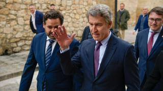 Alberto Núñez Feijóo y el presidente del PP Castilla-La Mancha, Paco Núñez, en el Congreso de la Unión Europea de Mayores.