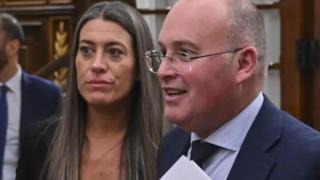 Miriam Nogueras, Junts' parliamentary spokesperson, with the Secretary General of the People's Party, Miguel Tellado, in Congress