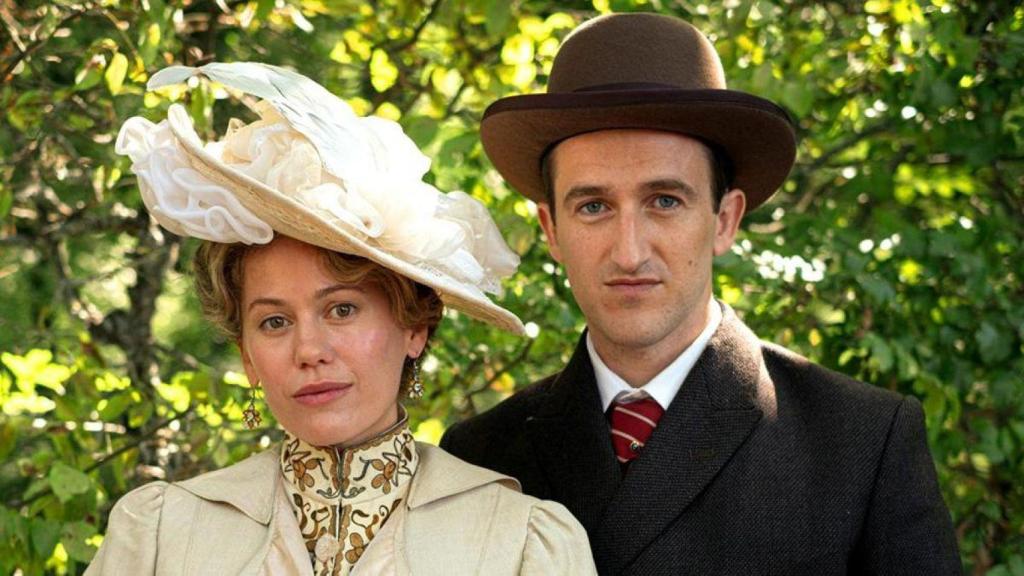 Kimberly Tell y Joan Amargós interpretan a Victoria Eugenia y Alfonso XIII.