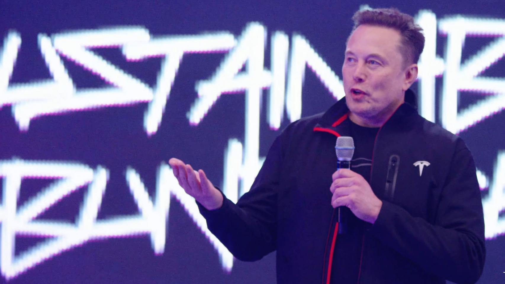 Elon Musk durante la reunión con los accionistas de Tesla