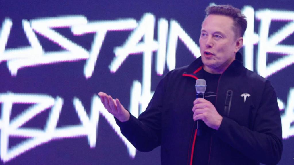 Elon Musk durante la reunión con los accionistas de Tesla