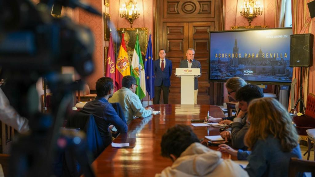 El portavoz del Gobierno municipal, Juan Bueno, y el delegado de Urbanismo, Juan de la Rosa.