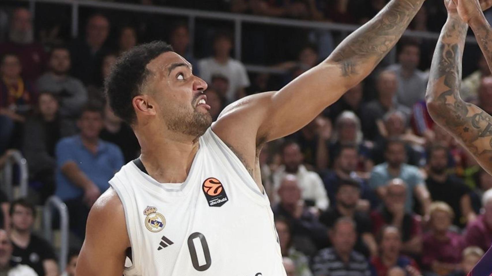 Trey Lyles y Tavares, durante El Clásico contra el FC Barcelona