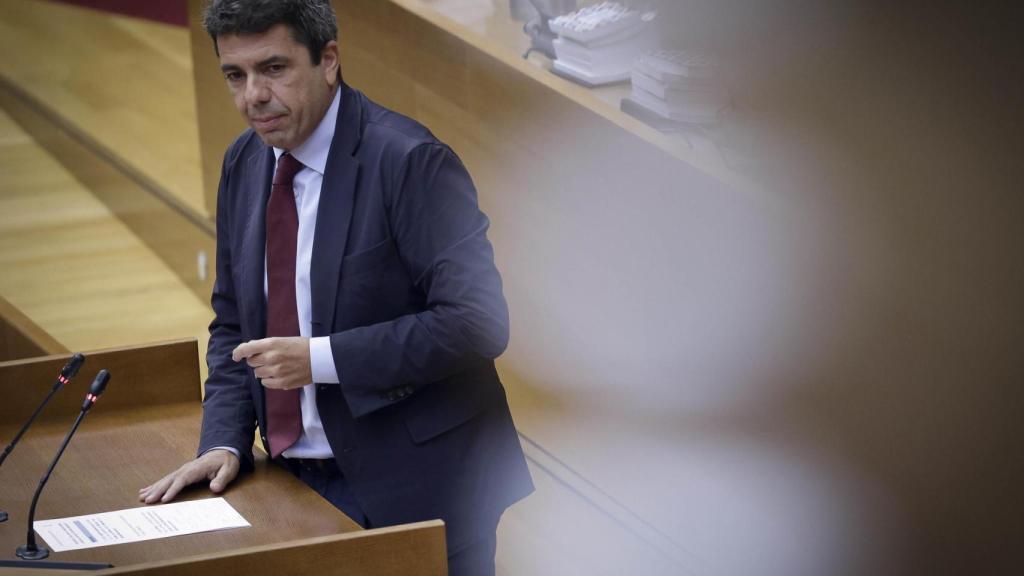 Mazón en la tribuna de Les Corts. José Cuéllar / Corts