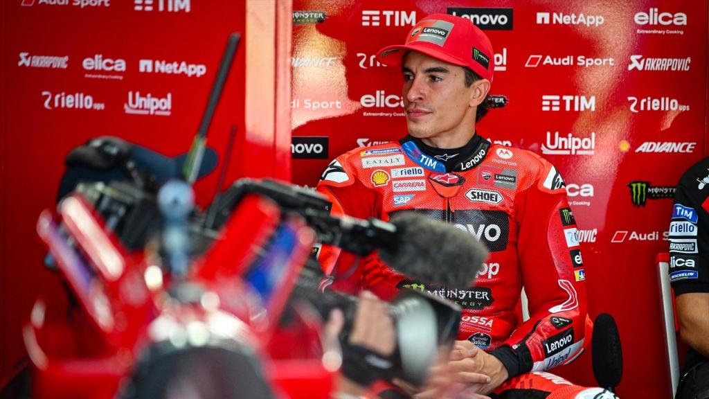 Marc Márquez, dentro del box de Ducati