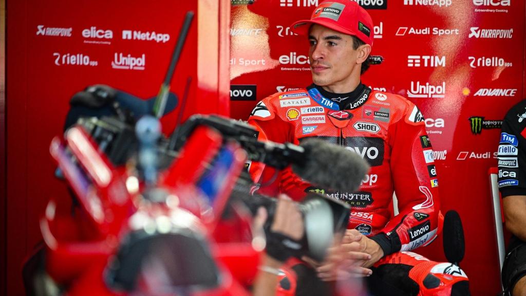 Marc Márquez, en el box de Ducati