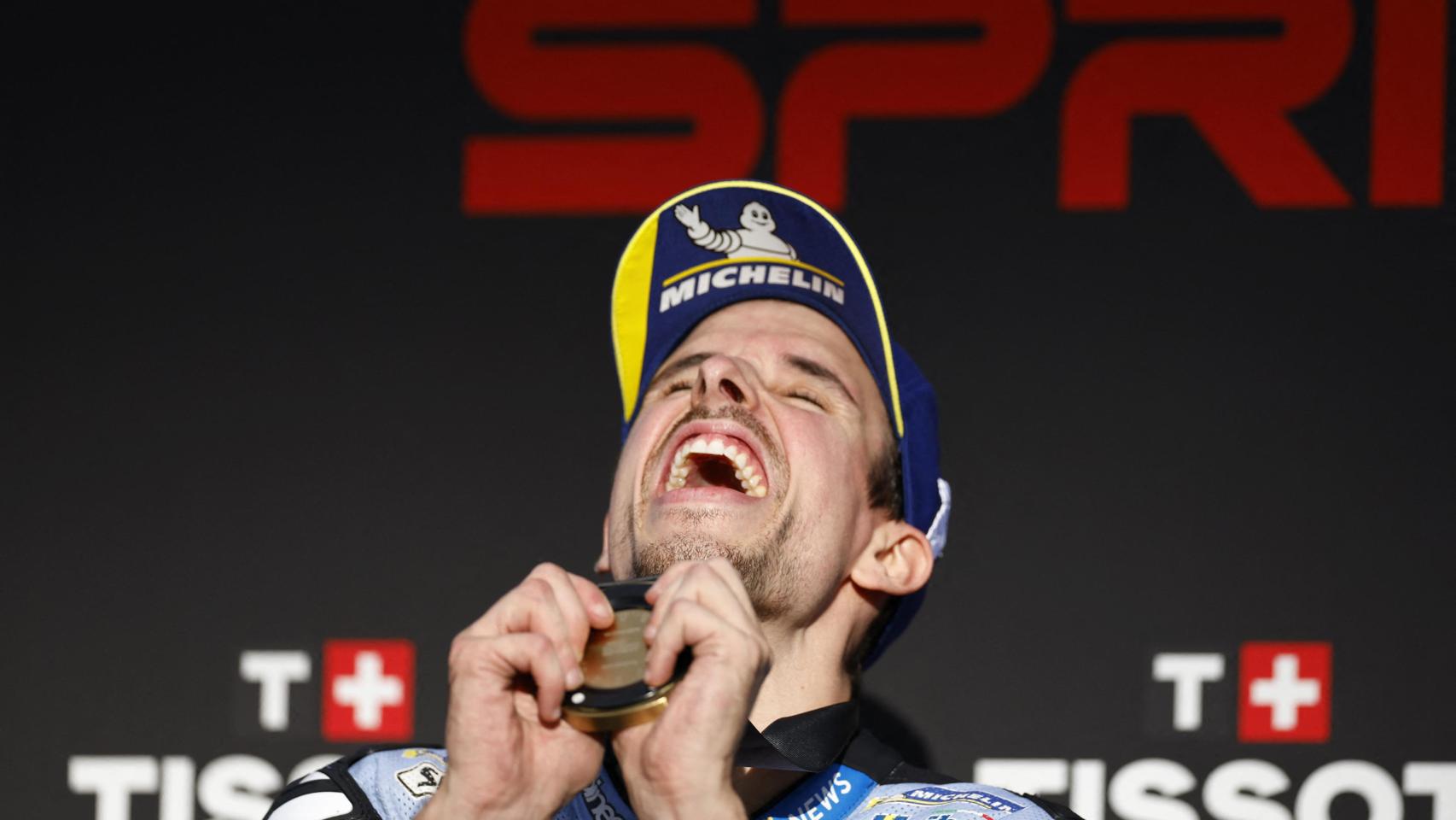 Álex Márquez celebra su victoria en la carrera al sprint, en el circuito portugués de Portimao.