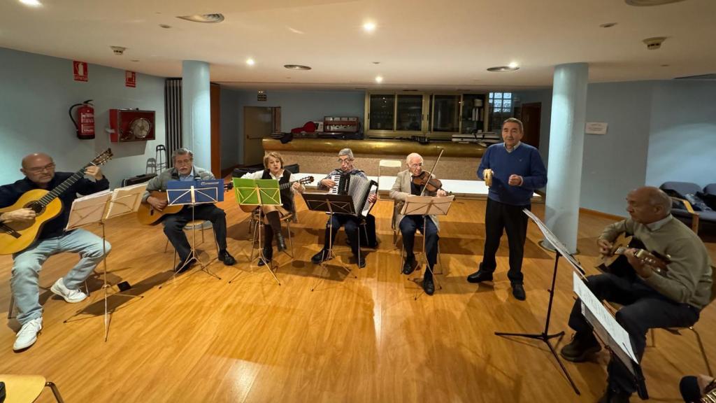 'La Ochentuna' ensayando.