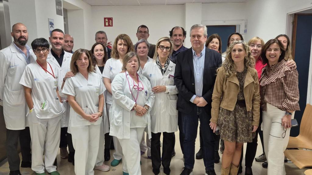 Visita institucional tras la renovación de los falsos techos que hirieron a un paciente en el Hospital de Ferrol