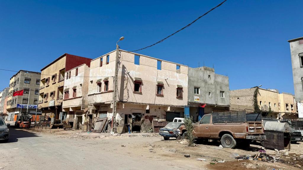 La mayoría de las familias saharuis en contra del régimen marroquí quedan relegadas a vivir en los peores barrios de la zona vieja de Dajla.