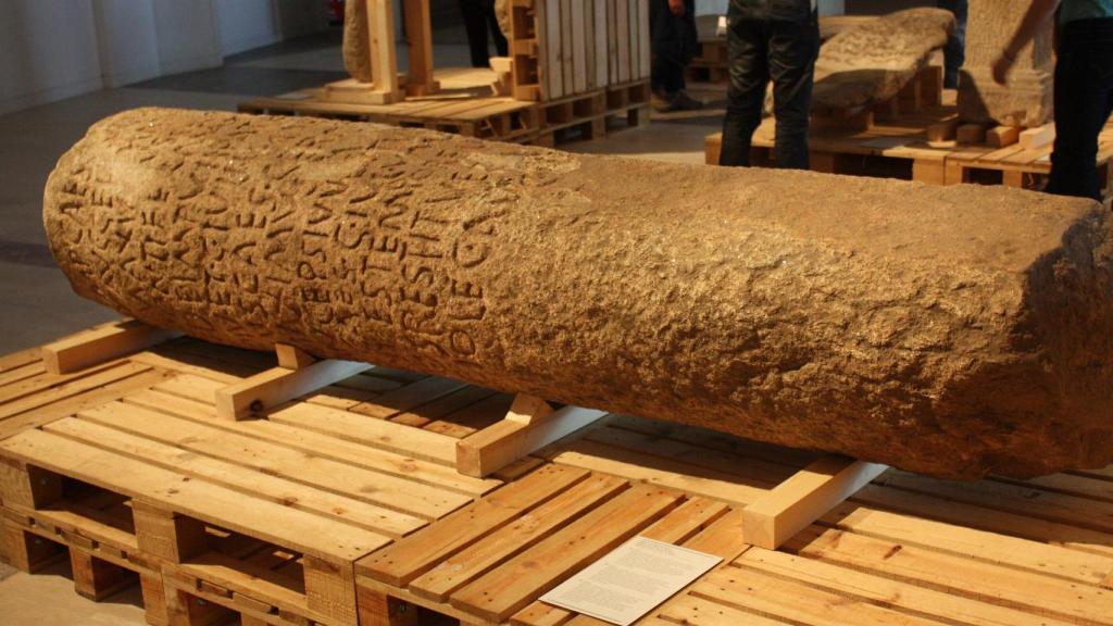 Miliario romano encontrado en el Ponte de Burgo, en Pontevedra. https://es.wikipedia.org