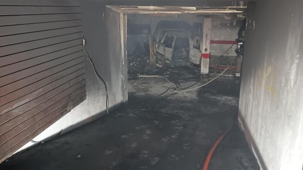 Garaje del barrio Oliver tras el incendio.