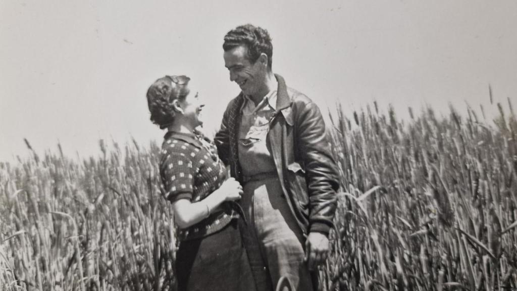 Julia y Arturo reflejan en las imágenes el amor que vivieron.