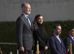 Felipe VI y Letizia inician su viaje de Estado a China y son despedidos con honores en el aeropuerto de Madrid