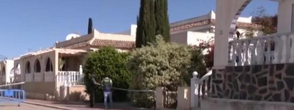 La casa okupa de la calle Salvias número 58 de la Urbanización Camposol en Mazarrón, donde localizaron los cadáveres de los dos desaparecidos.