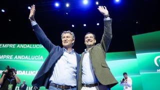 Alberto Núñez Feijóo y Juanma Moreno, este domingo en Sevilla.