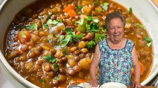 Mercedes, abuela cocinera sobre las lentejas: Hay que hervirlas primero 5 minutos para quitarles la suciedad