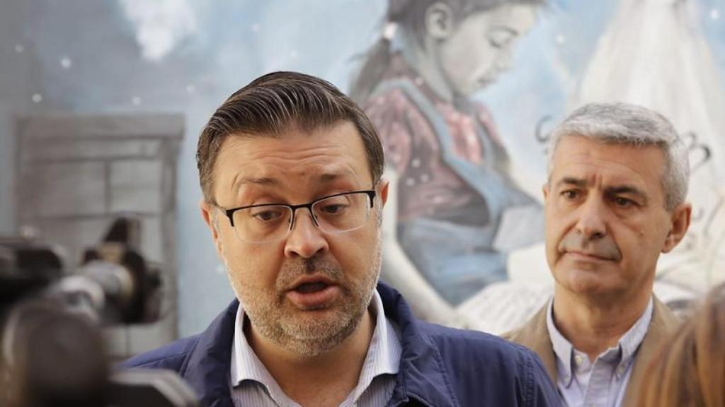 El consejero de Educación, Amador Pastor, y Álvaro Gutiérrez.