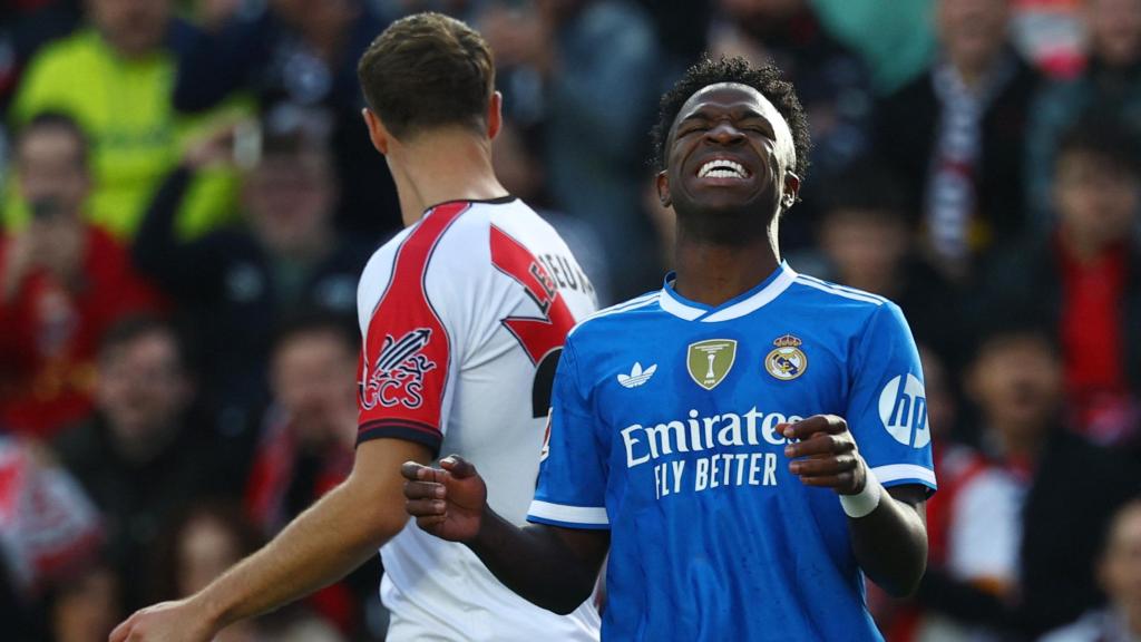 Vinicius se lamenta por fallar una ocasión ante el Rayo Vallecano.
