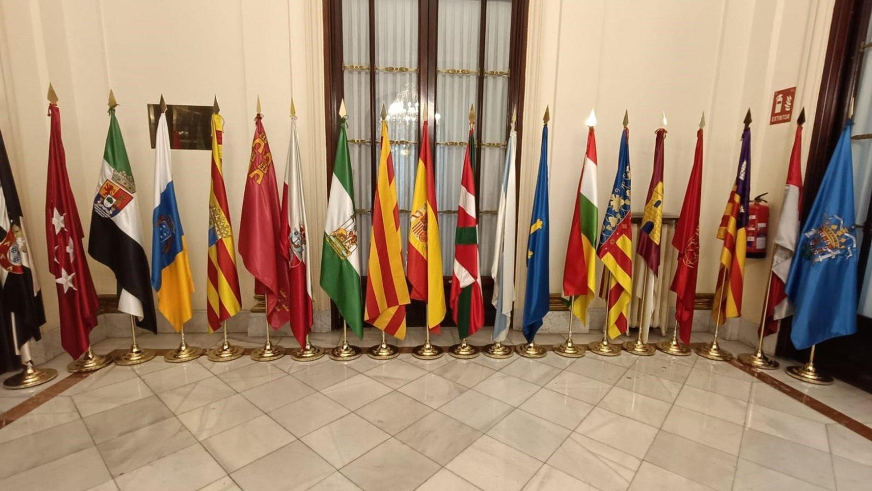 Banderas de las Comunidades Autónomas.