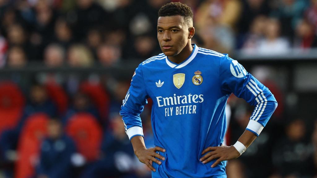 Mbappé, ausente en la primera parte del partido.