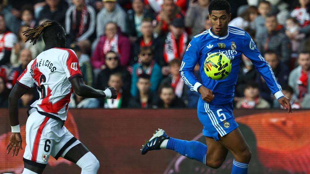 Bellingham, presionado por Pathé Ciss.