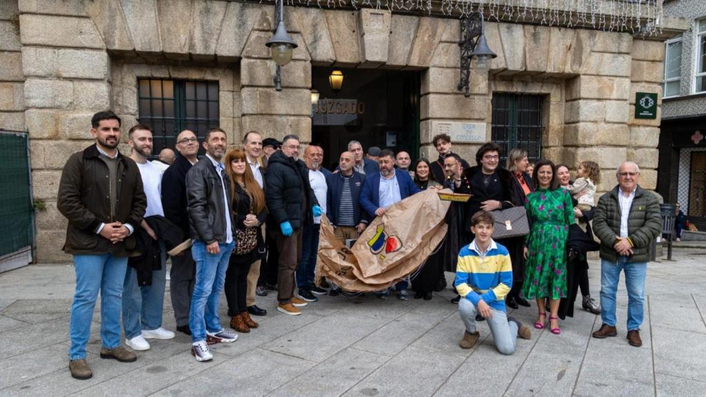 Homenajea a las personas que hacen el Globo de Betanzos.
