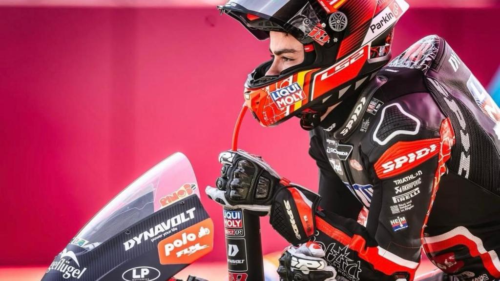 Manu González, en la parrilla de salida antes del GP de Portugal.