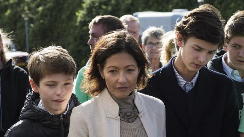 La condesa Alexandra Frederiksborg de Dinamarca, con sus hijos, los condes Nicholas y Felix, en una imagen de 2015.