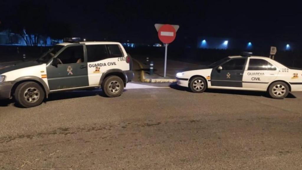 Algunos coches patrulla de la Guardia Civil en Granada tienen más de un cuarto de siglo.