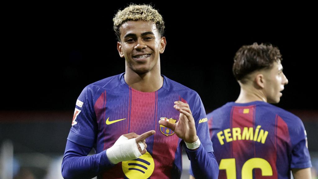 Lamine Yamal celebrates his goal against Celta.