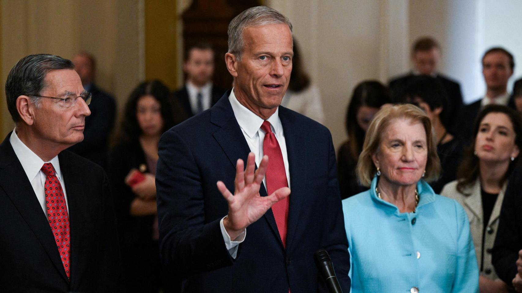 John Thune, líder de la mayoría del Senado, en una conferencia de prensa en el Capitolio, en Washington DC.