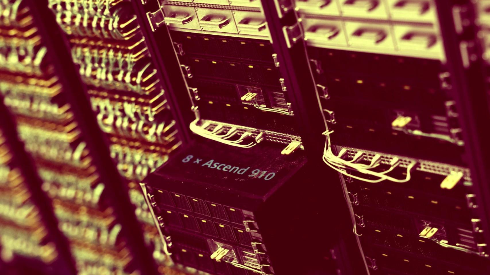 El sistema CloudMatrix 384 de Huawei, con procesadores de IA Ascend 910 , se exhibe en el stand de la compañía en la Conferencia Mundial de Internet celebrada en Wuzhen, China.