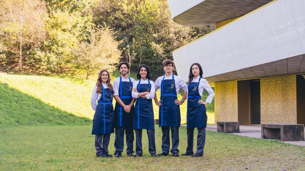 Los cinco finalistas del Basque Culinary Center en el concurso de Cinco Jotas.