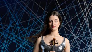 María  Dueñas: A veces siento que el violín aprende a hablar por mí