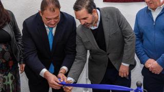 Romera y Fernández inaugurando el nuevo espacio social de Gálvez.