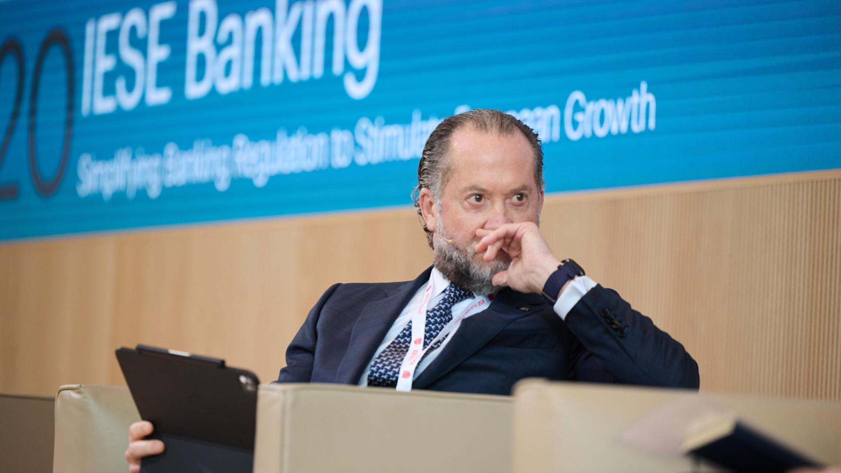 El presidente de Abanca, Juan Carlos Escotet, durante una nueva edición del Encuentro del Sector Bancario, organizado por IESE.