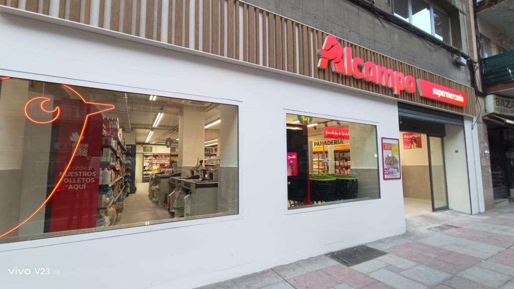 Fachada del Supermercado Alcampo en Canalejas, Salamanca