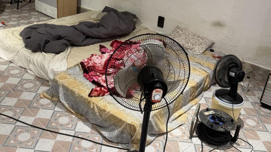 Colchones en los que dormían los trabajadores del kebab.