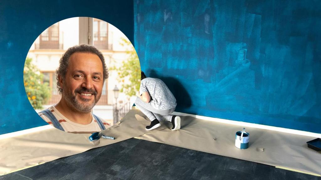 Carlos, pintor desde hace más de 25 años, explica que los arreglos de una fachada pueden llegar a costar 3.000 euros.