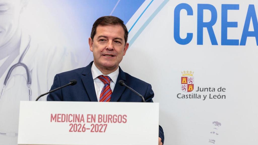 El presidente de la Junta de Castilla y León, Alfonso Fernández Mañueco, durante su intervención de este lunes en Burgos