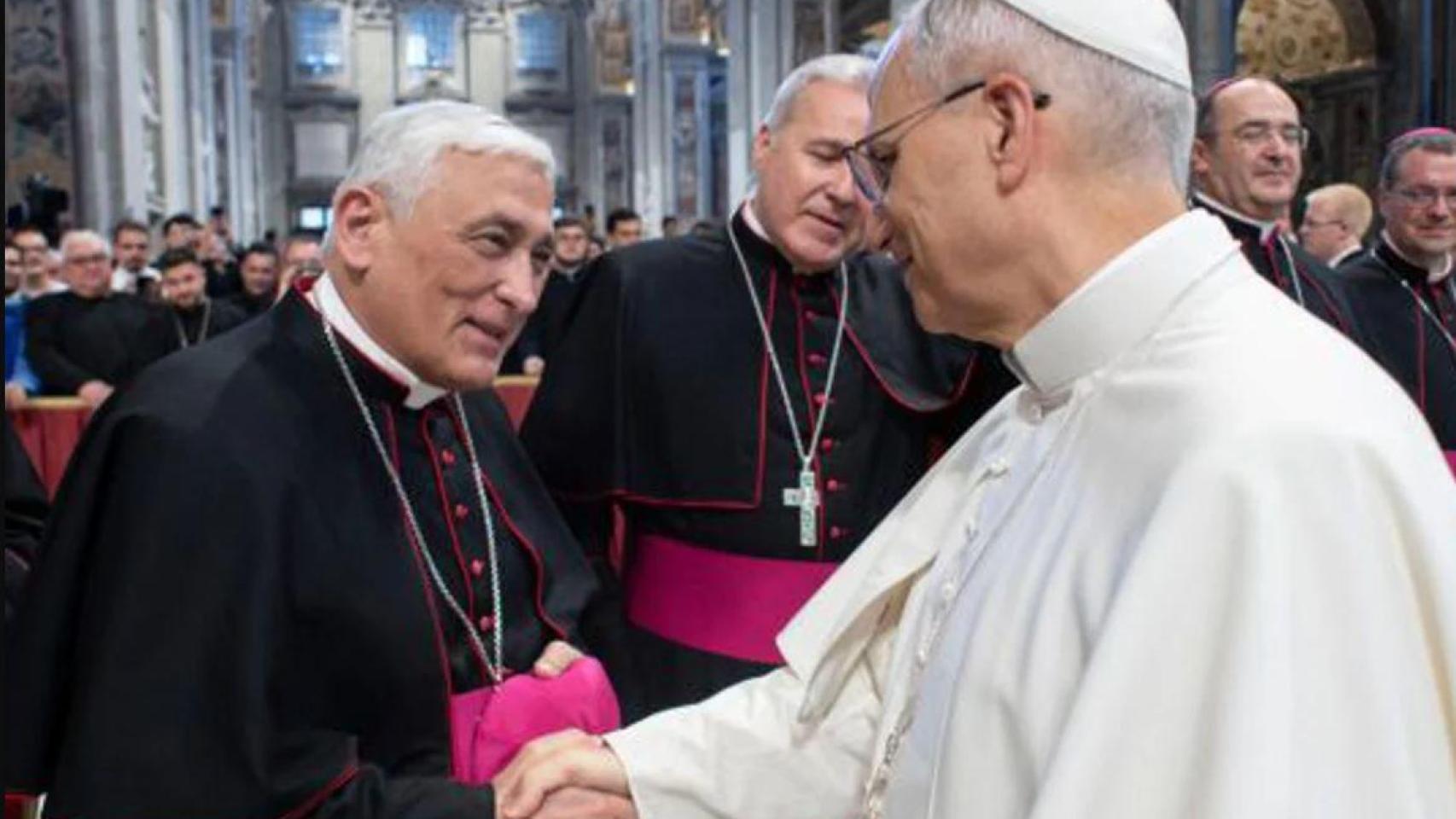El Vaticano sigue sin aceptar la renuncia del obispo Zornoza pese a que la víctima de abusos lo denunció a Roma en verano